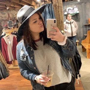 Meet your Posher, Abigale